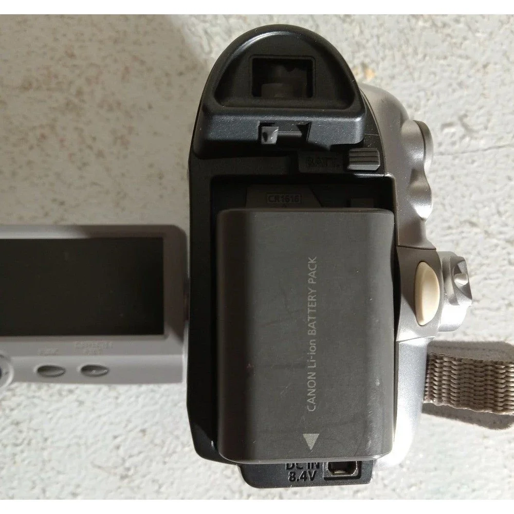 Canon ZR850 Mini DVD Camcorder With Remote, Charger